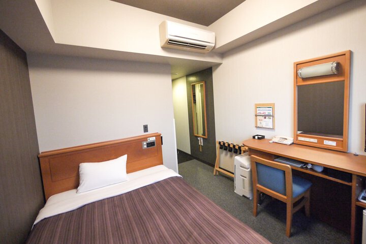 Room 13 of 29