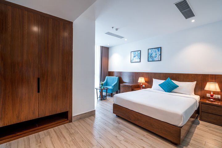Room 8 of 55