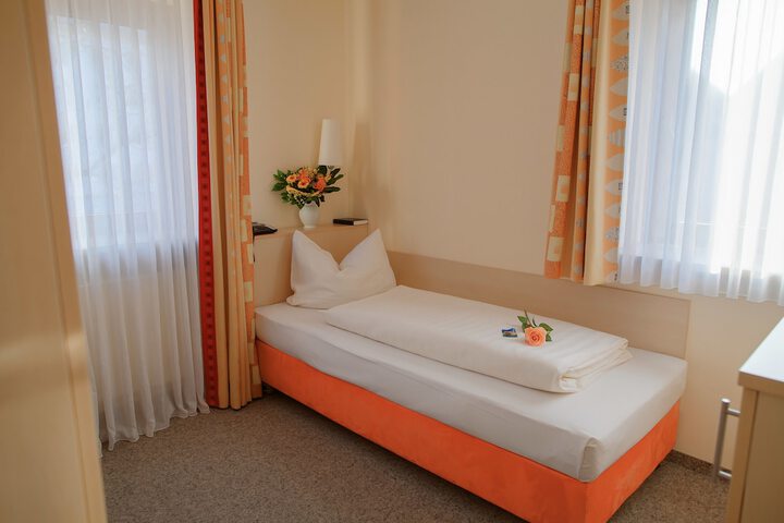 Room 11 of 40