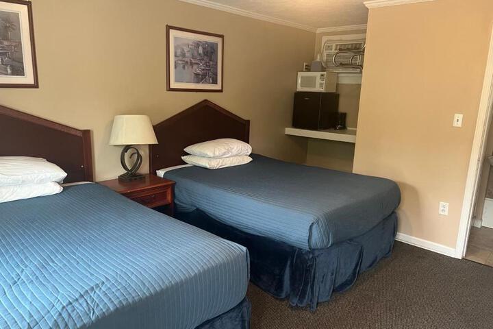 2 Double Beds (2 of 3)