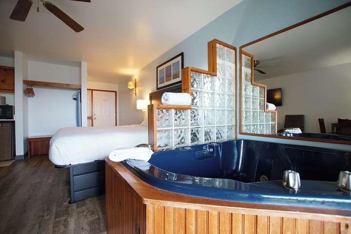 Private spa tub