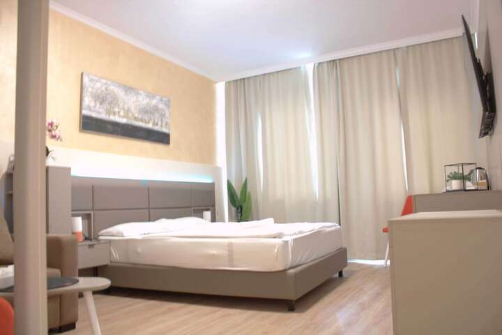 Room 4 of 37