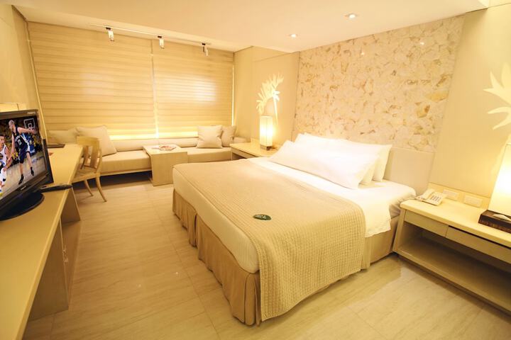 Room 6 of 32