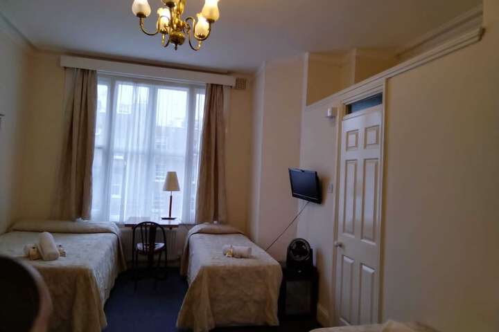 Room 35 of 283