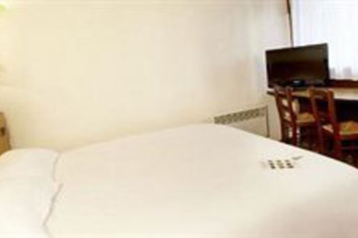 Room 8 of 21