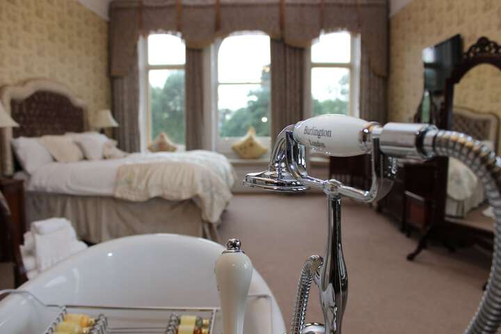 Room 3 of 73