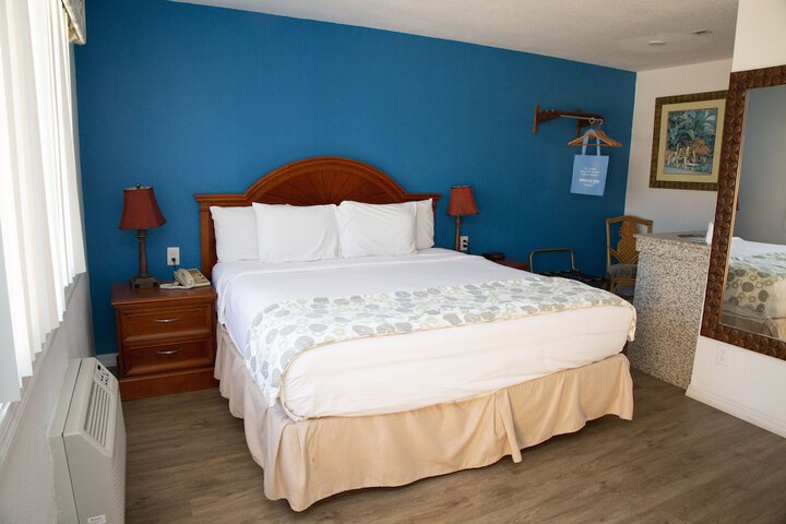 Courtyard King Bed (7 of 48)