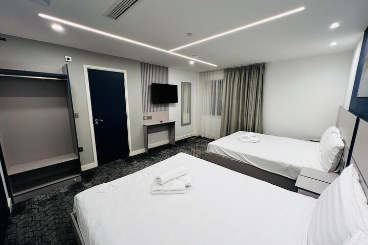 Room 14 of 33