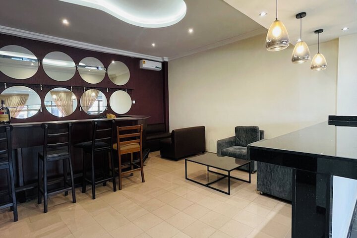 Lounge 50 of 51