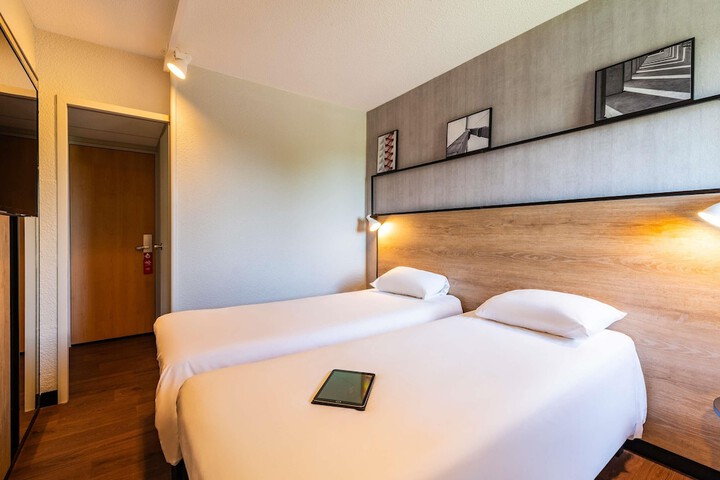 Room 5 of 22