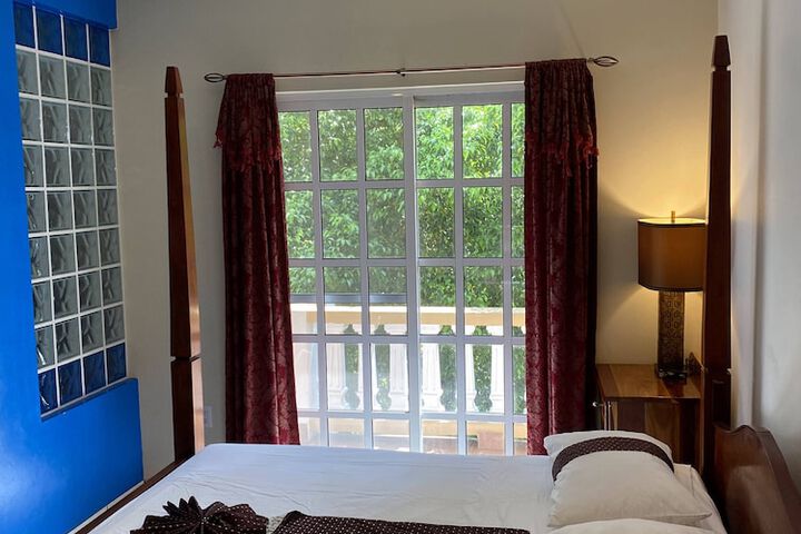 Room 9 of 65