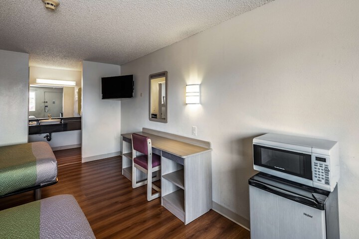 Room 32 of 154