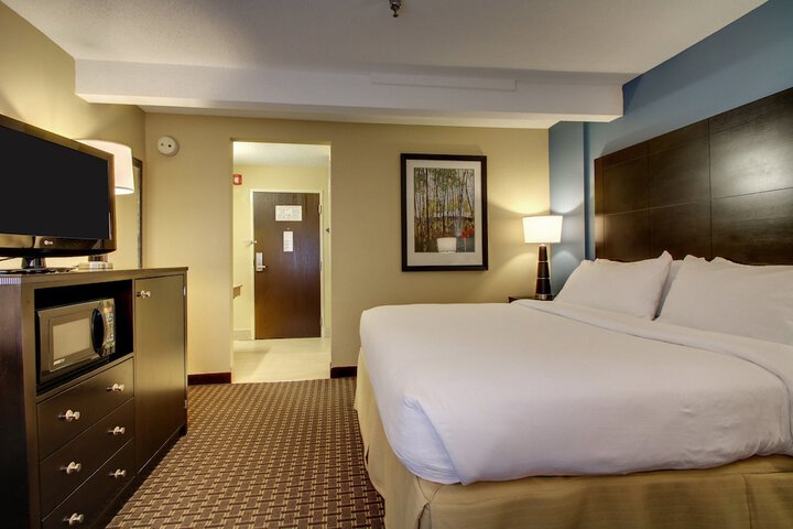 1 King Bed (5 of 6)