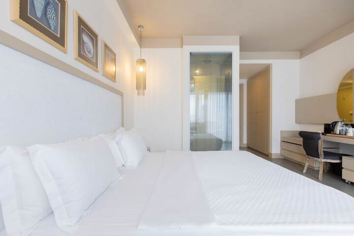 Room 5 of 92