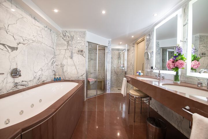 Jetted tub