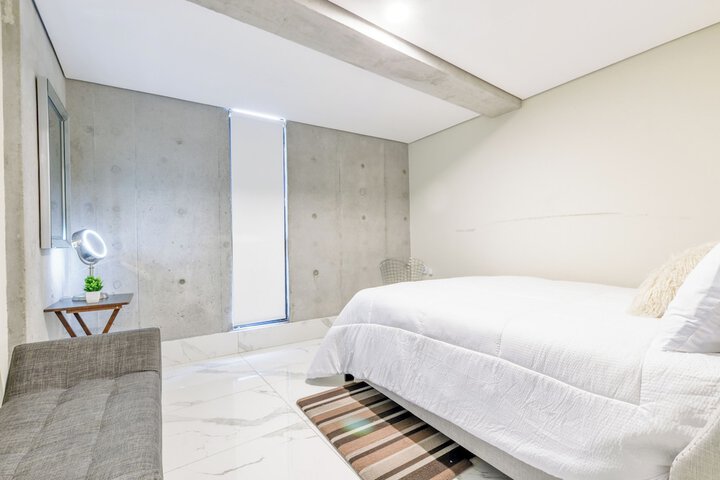 Room 13 of 169