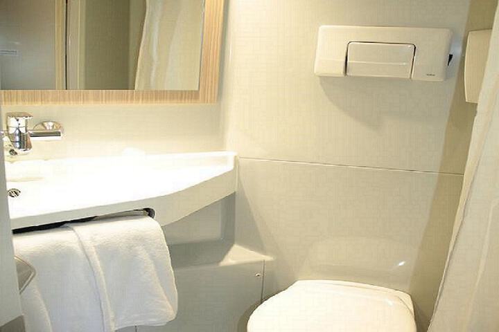 Room 14 of 33