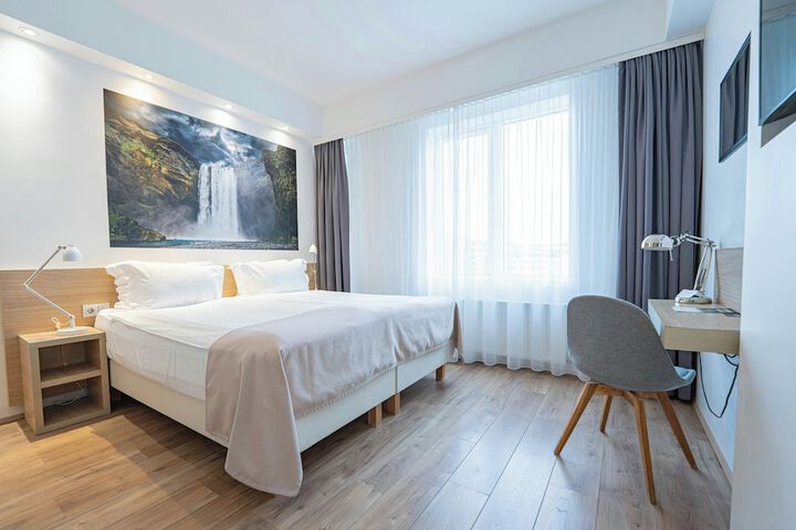 Room 10 of 31