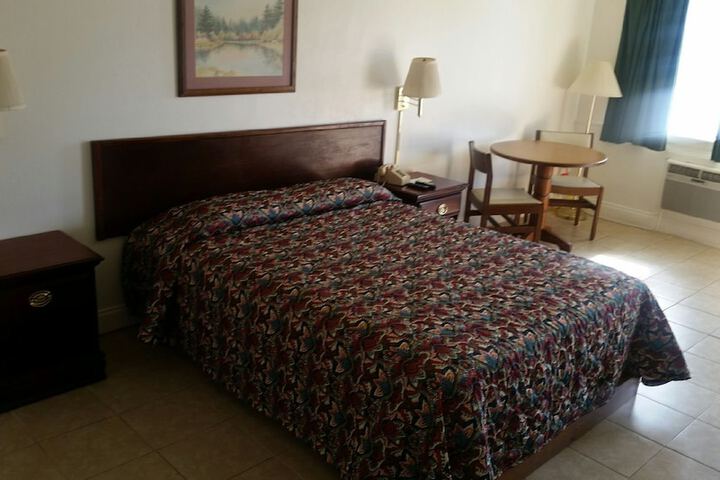 Room 7 of 16