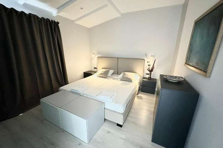 Room 2 of 48