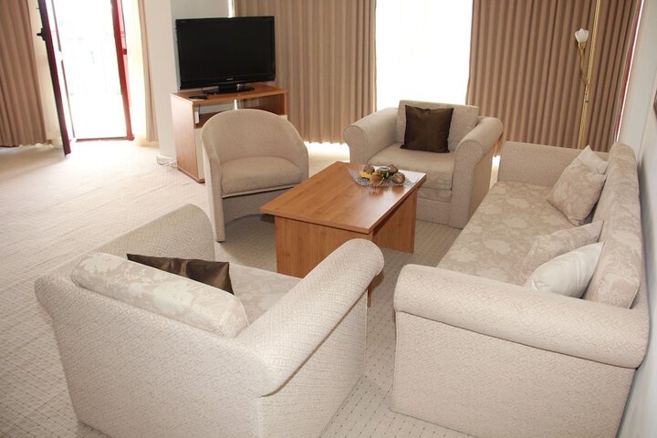 Room 4 of 34