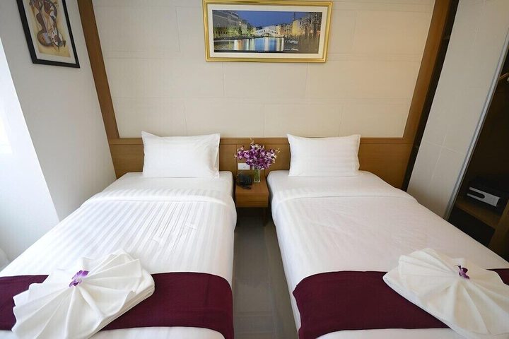 Room 2 of 26