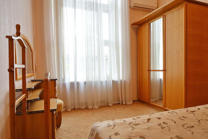 Room 16 of 40