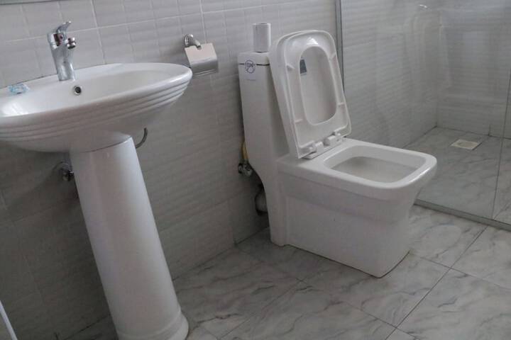 Room 8 of 16