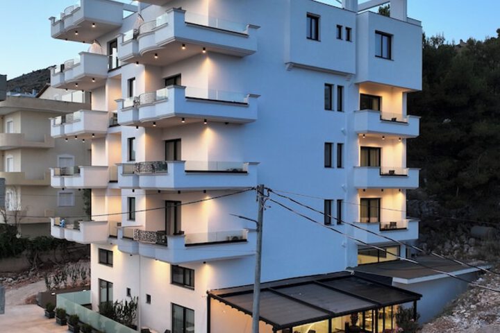 Hotel 96 of 100