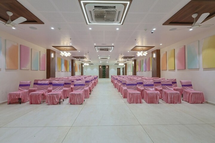 Ballroom/Hall 10 of 14