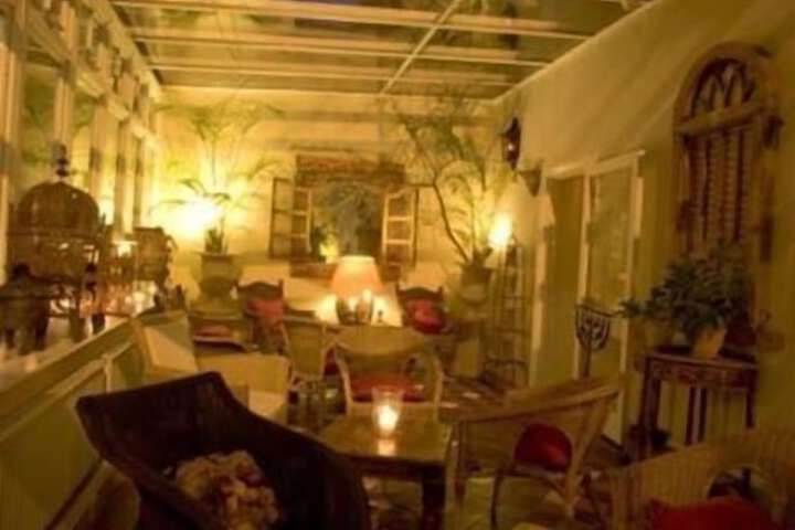 Lounge 12 of 17