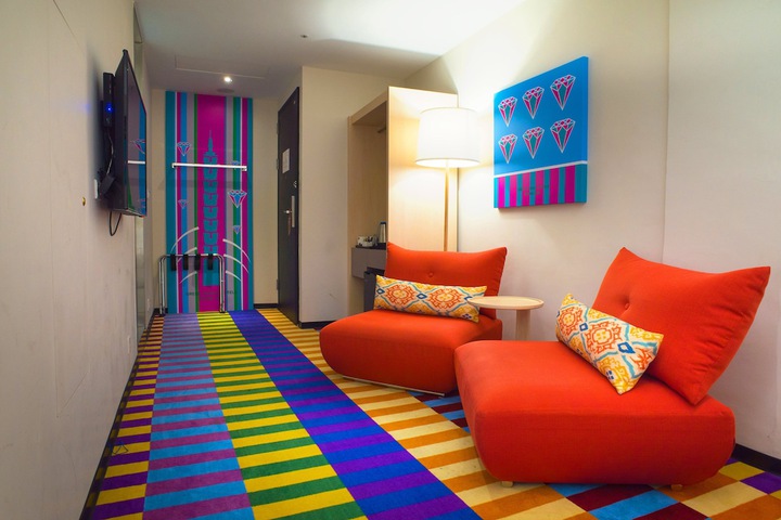Room 93 of 171