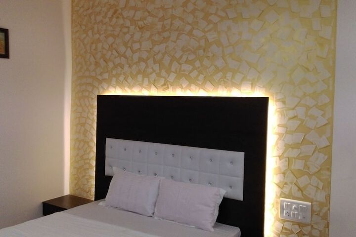 Room 3 of 25