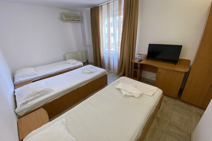 Room 8 of 27