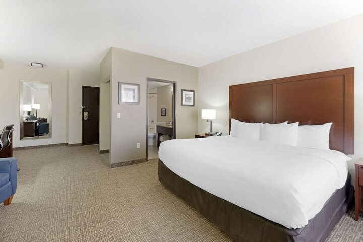 1 King Bed (9 of 11)