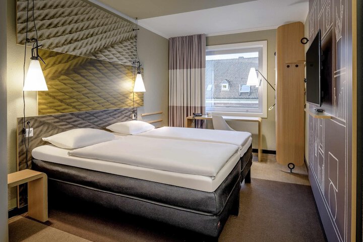 Room 6 of 27