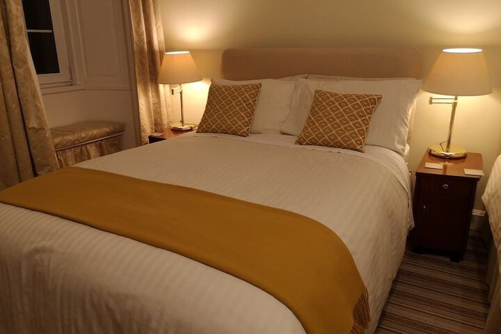 Room 3 of 44