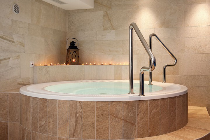 Hot Tub 46 of 59