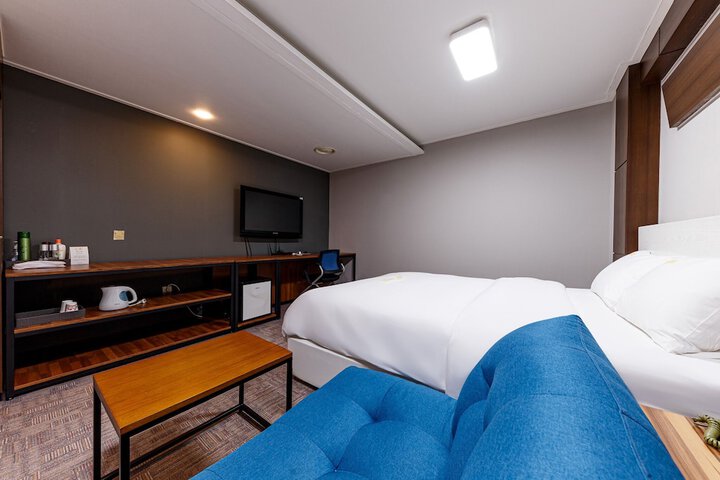 Room 14 of 37