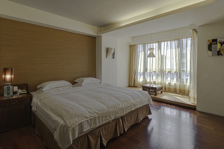 Room 16 of 50