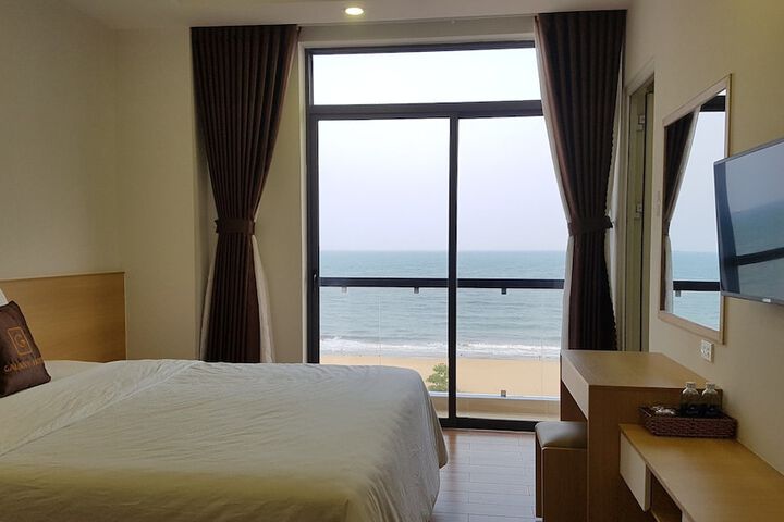 Room 13 of 33