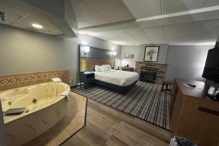 1 King Bed Accessible (11 of 20)