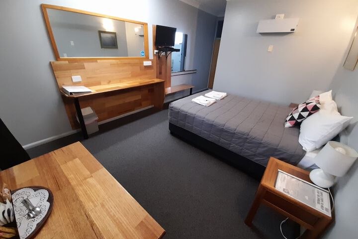 Room 9 of 49