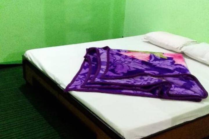 Room 12 of 16