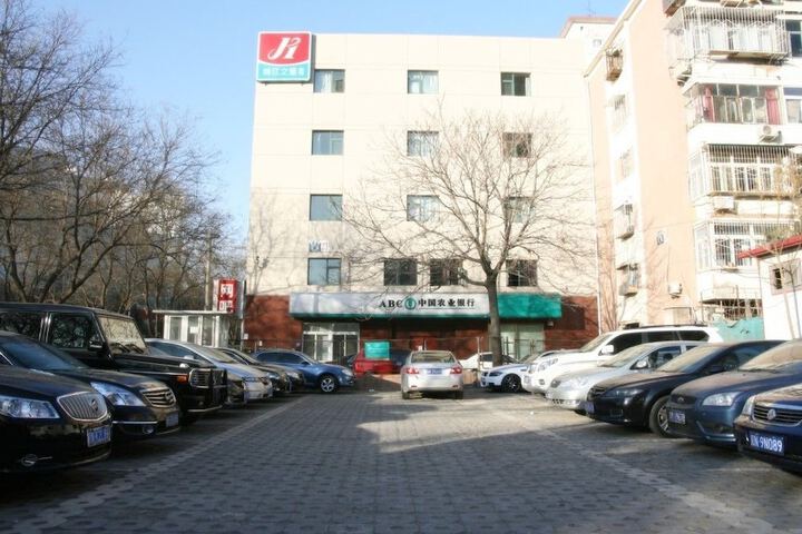 Hotel Entry
