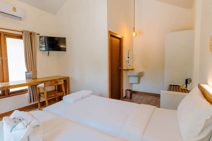 Room 14 of 80