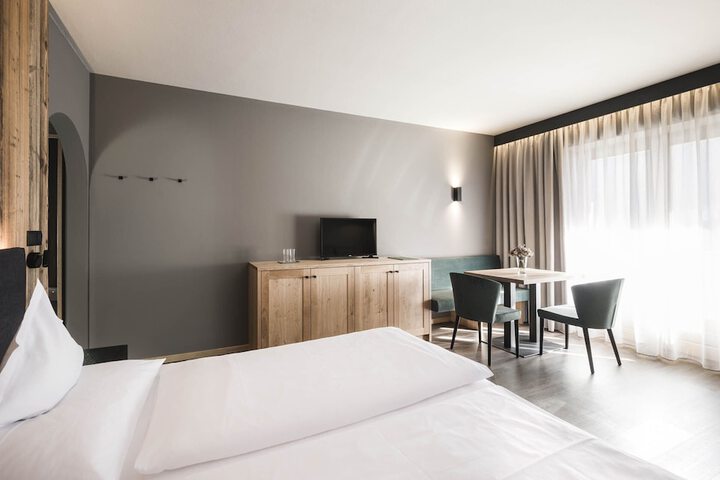 Room 9 of 29