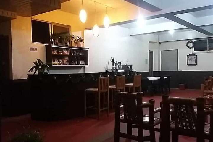 Lounge 23 of 30