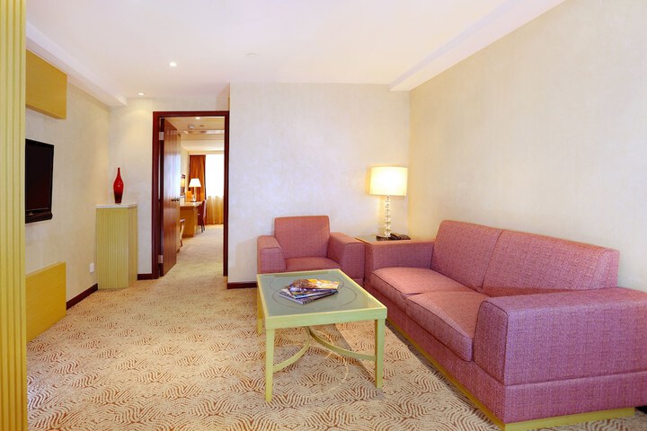 Room 21 of 38