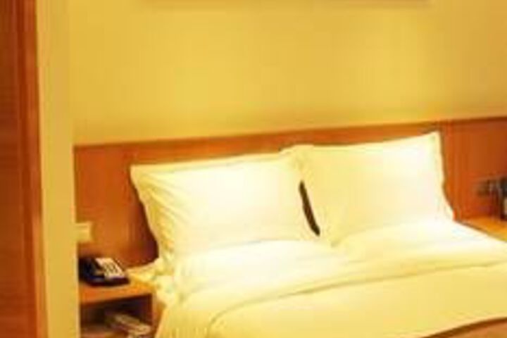 Room 79 of 137